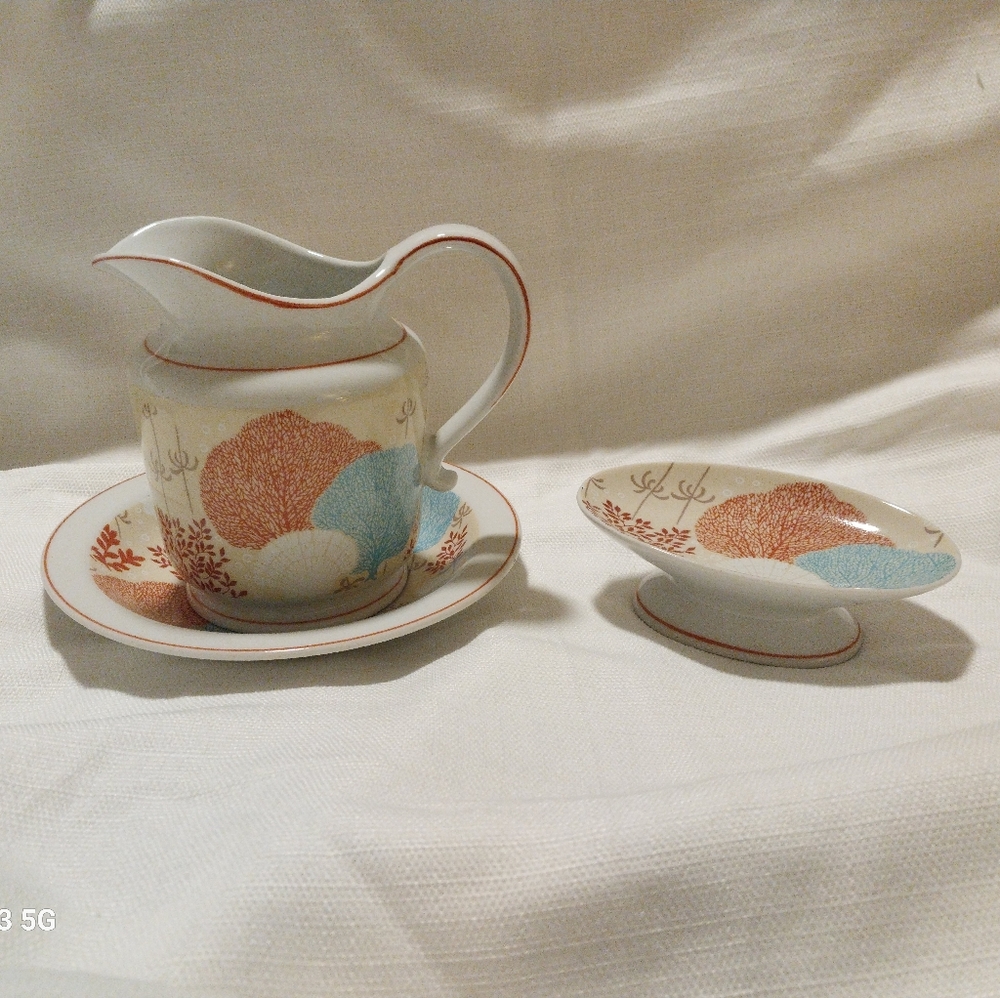 Ames Made in Japan Vintage Mid-Century Ceramic Bath/Wash Set